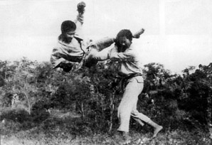 Maestro Nguyen Van Chieu entrenando durante la guerra de Vietnam